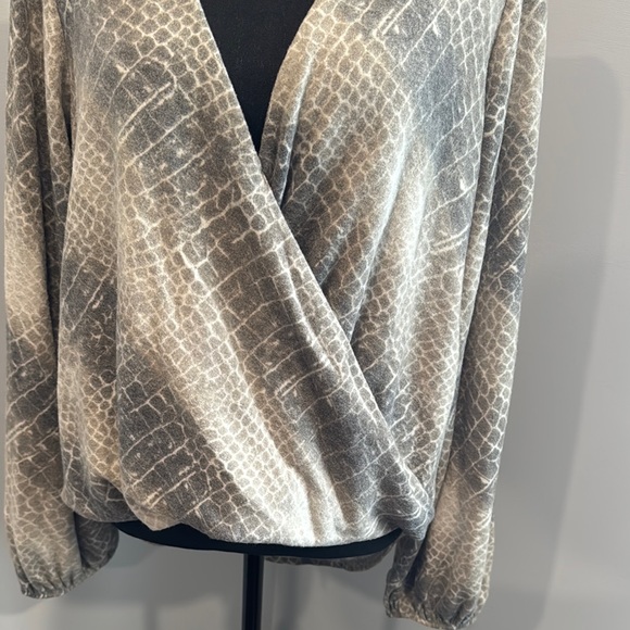 Gray Snake Print Wrap Top - Picture 4 of 5